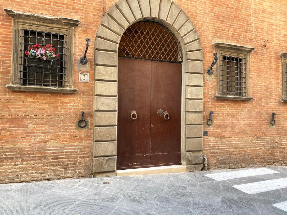 Violante House-Appartamento In Centro Storico Сиена Экстерьер фото